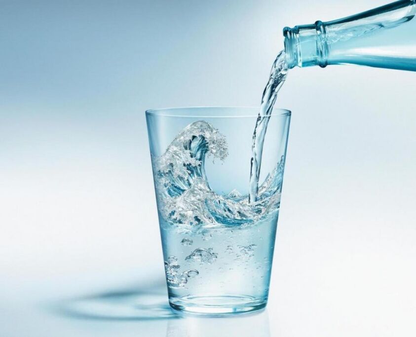 During the drinking diet it is necessary to drink a lot of clean water. 